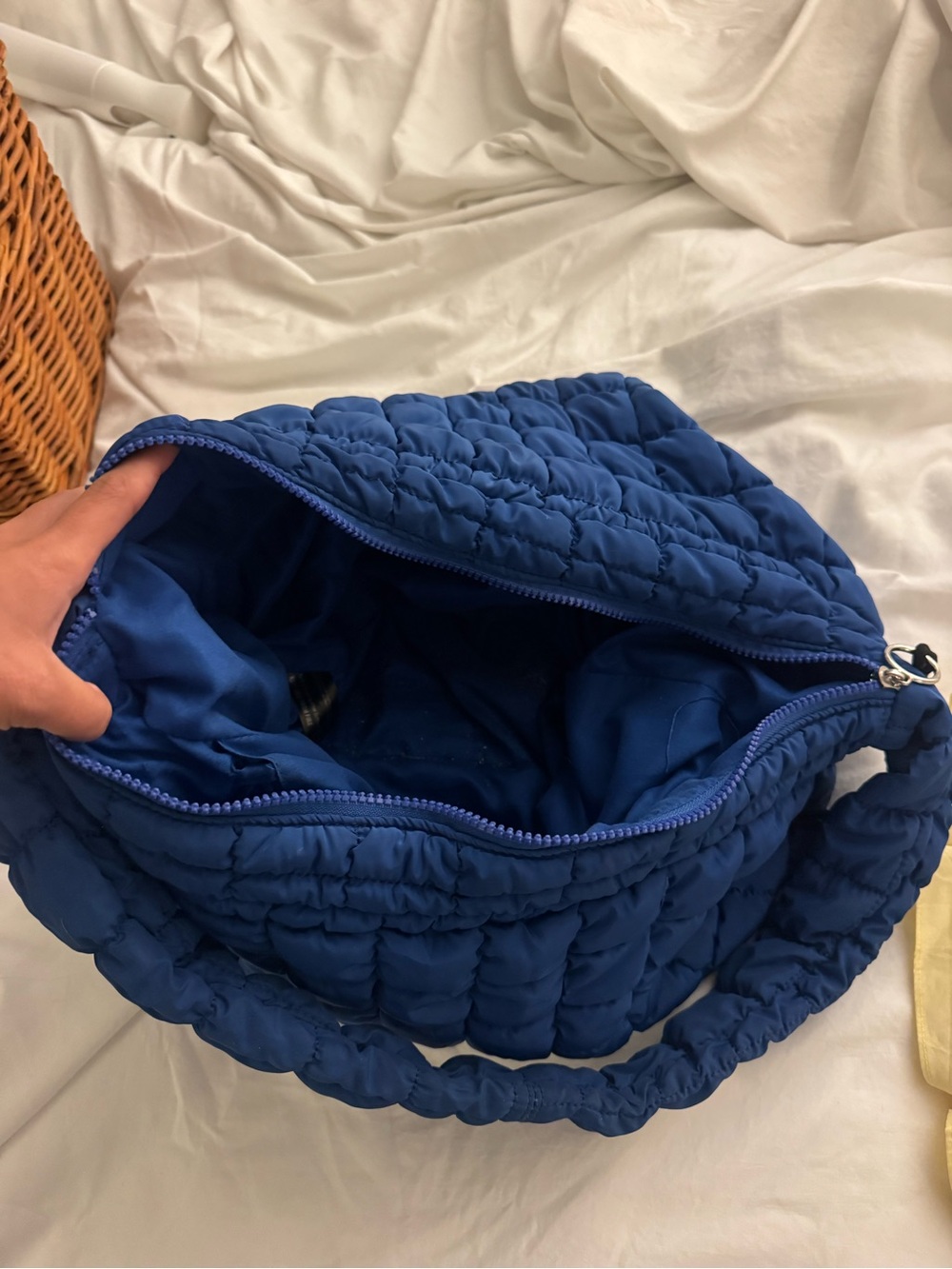 ðFree People Quilted Puffer Bag - Picture 2 of 4